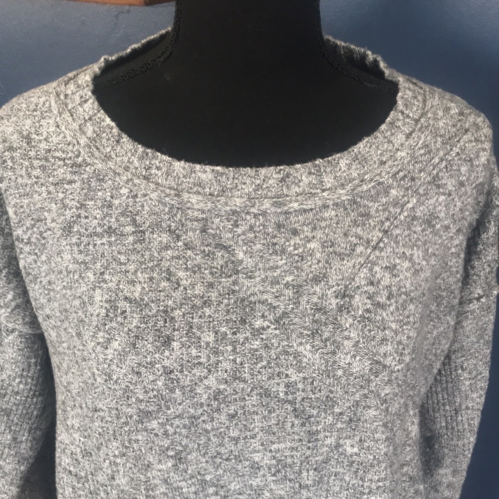 Calvin Klein Jeans Women's Crew-Neck High-Low Sweater, M, Gray & White - Picture 3 of 11